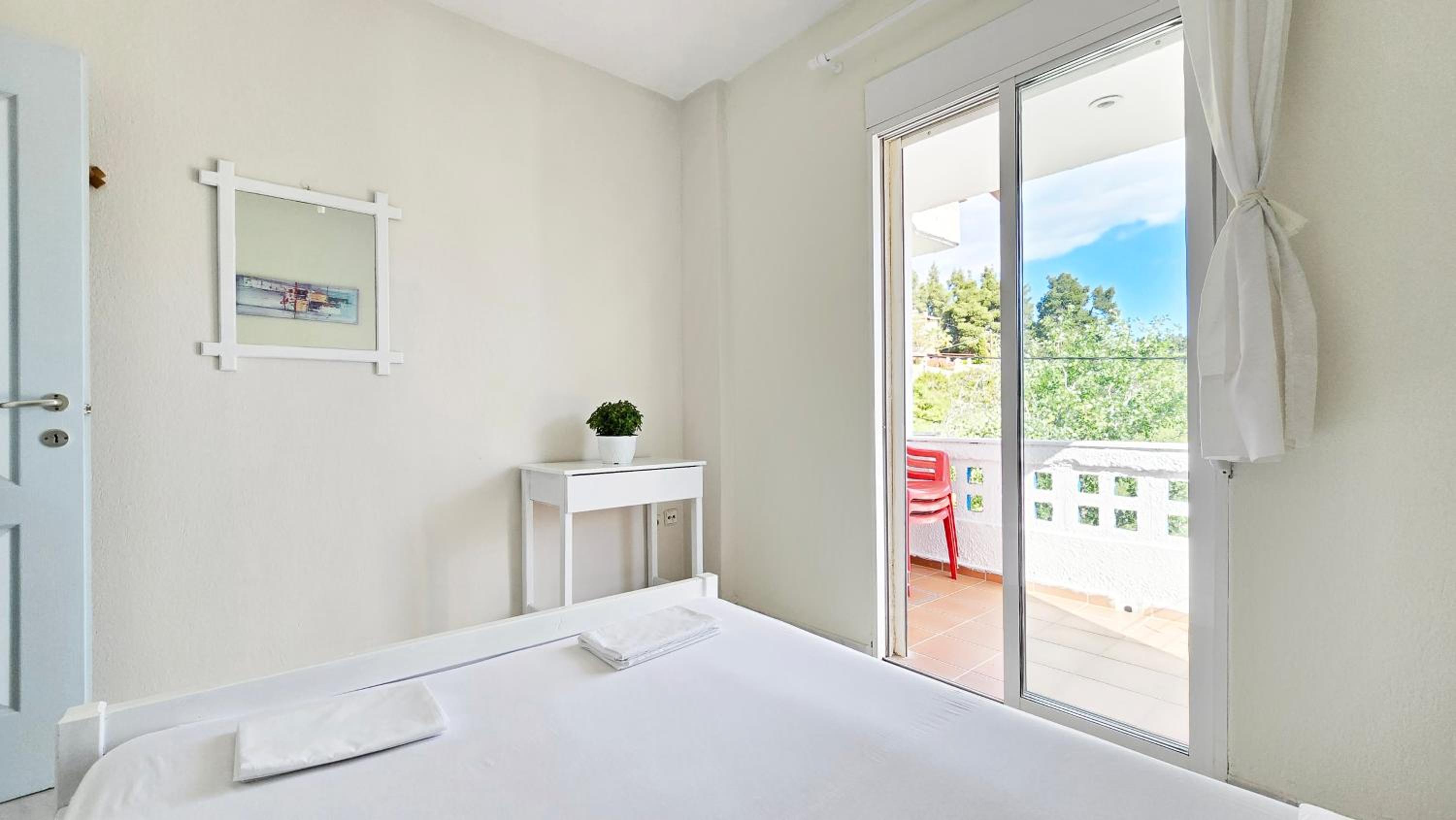 Beachfront 1BR Apt photo 5