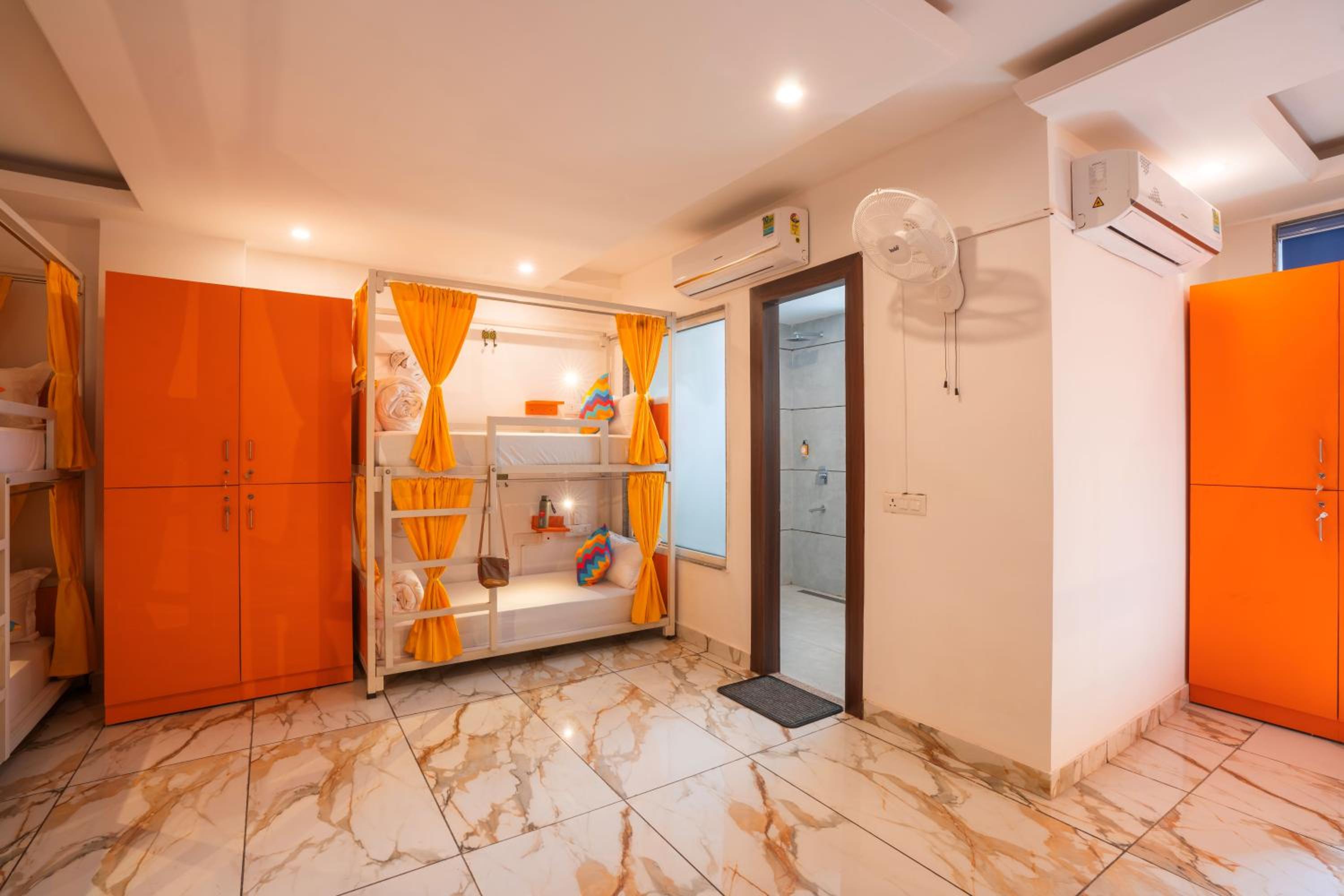 goSTOPS Gurugram, Baani Square PLUS - Private Rooms & Dorms