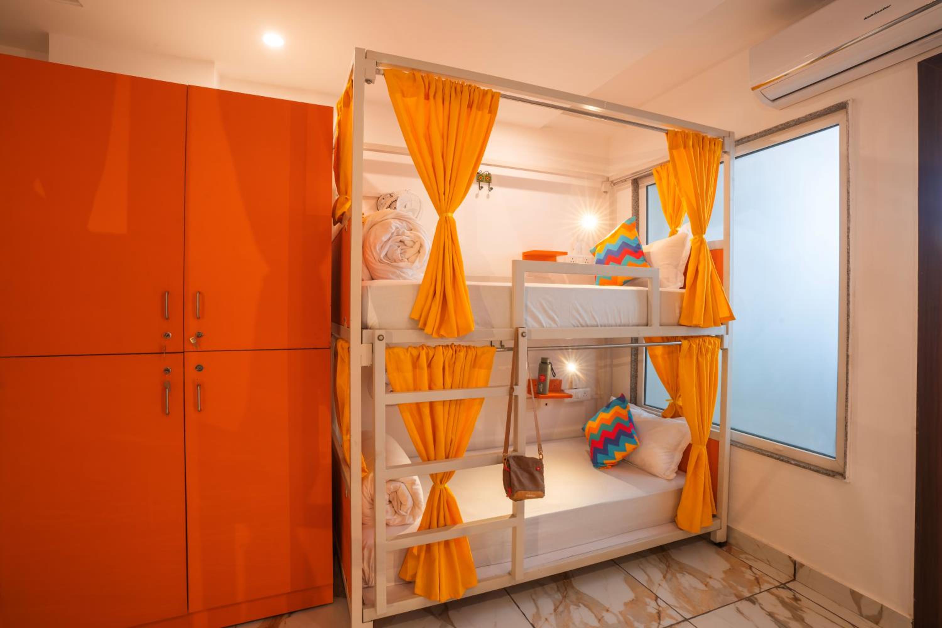 goSTOPS Gurugram, Baani Square PLUS - Private Rooms & Dorms