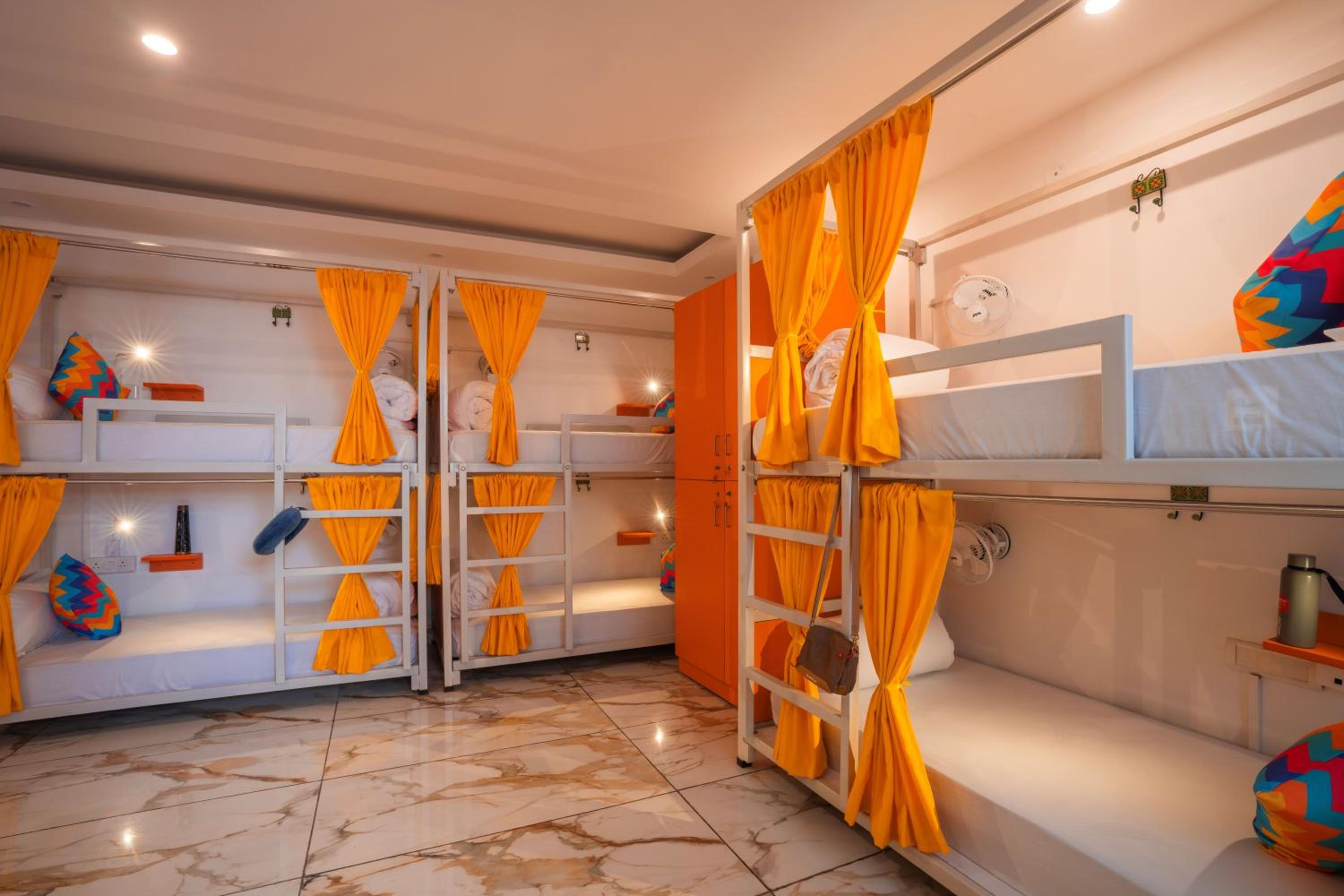 goSTOPS Gurugram, Baani Square PLUS - Private Rooms & Dorms
