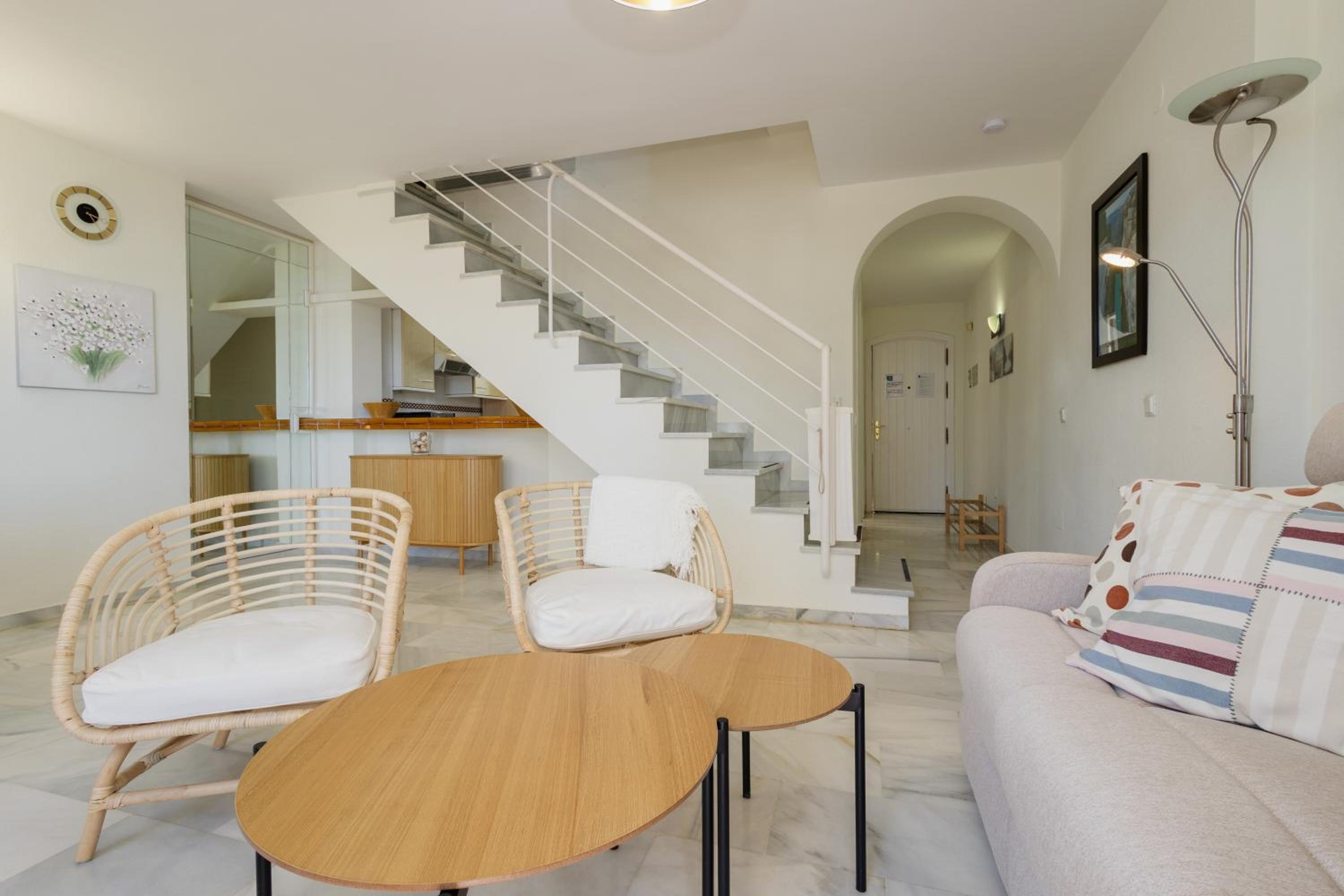 Penthouse with sunny terrace and sea views