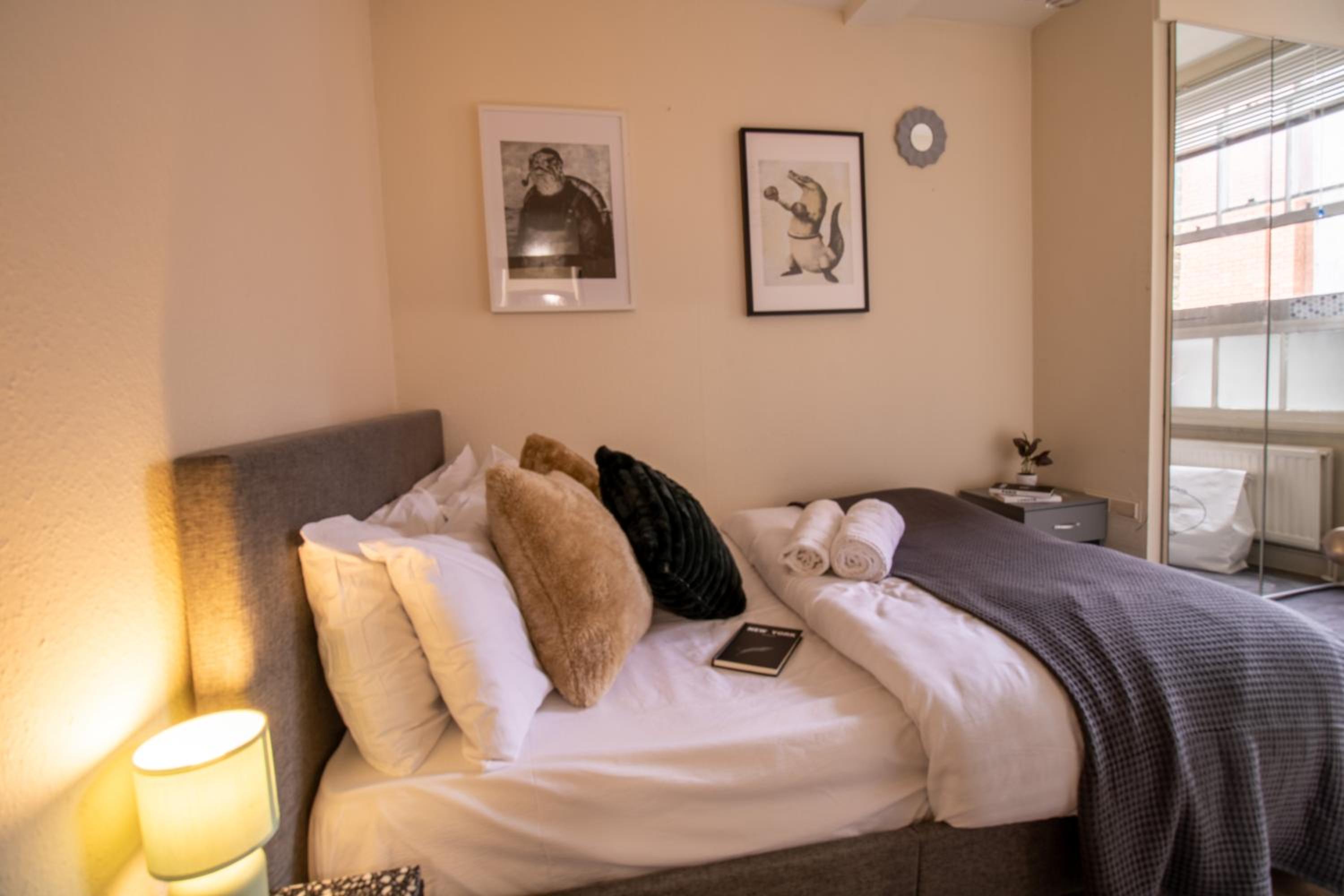 Cosy 2-Bedroom Apartment in Mayfair 8CB - 4th floor no elevator