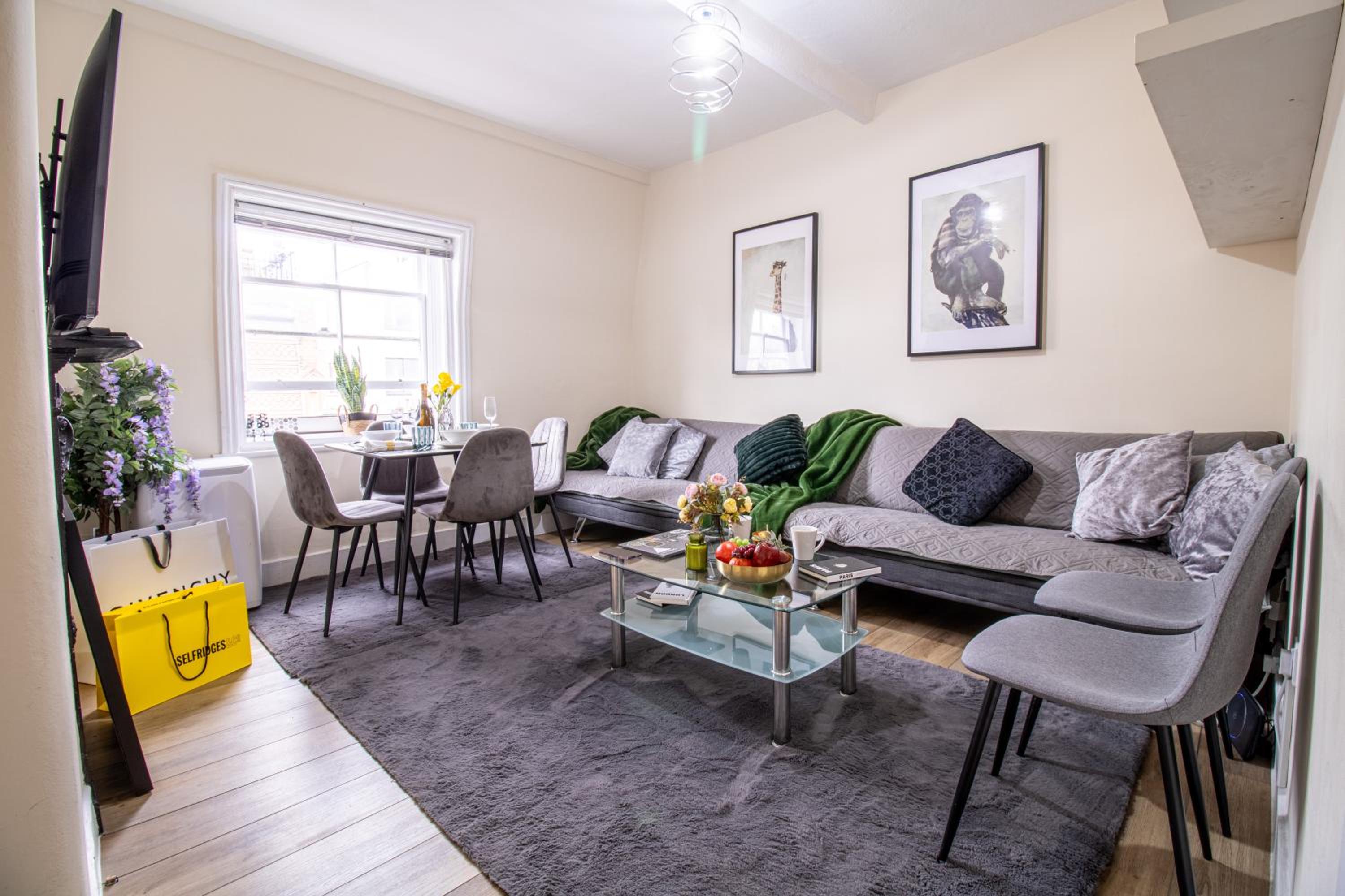 Cosy 2-Bedroom Apartment in Mayfair 8CB - 4th floor no elevator