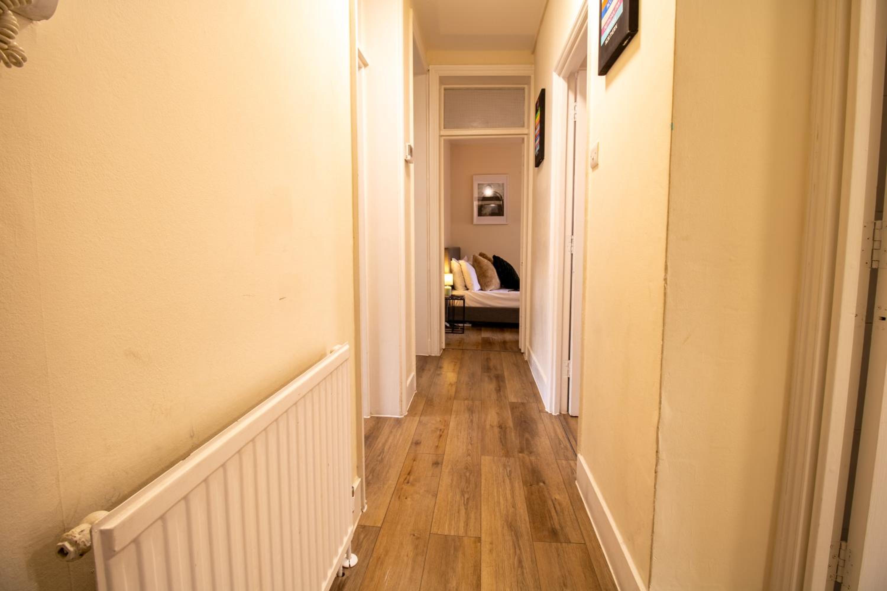 Cosy 2-Bedroom Apartment in Mayfair 8CB - 4th floor no elevator