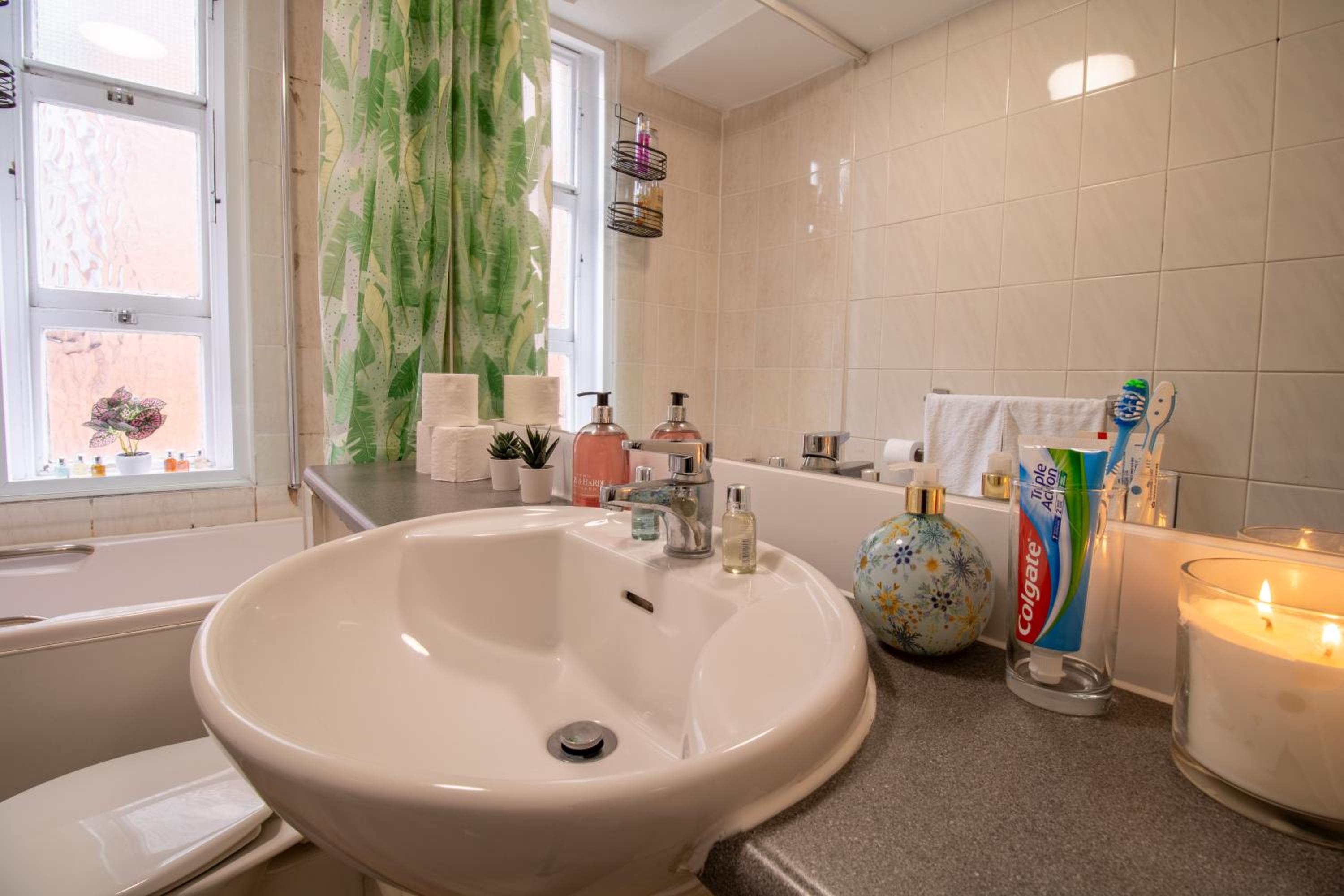 Cosy 2-Bedroom Apartment in Mayfair 8CB - 4th floor no elevator