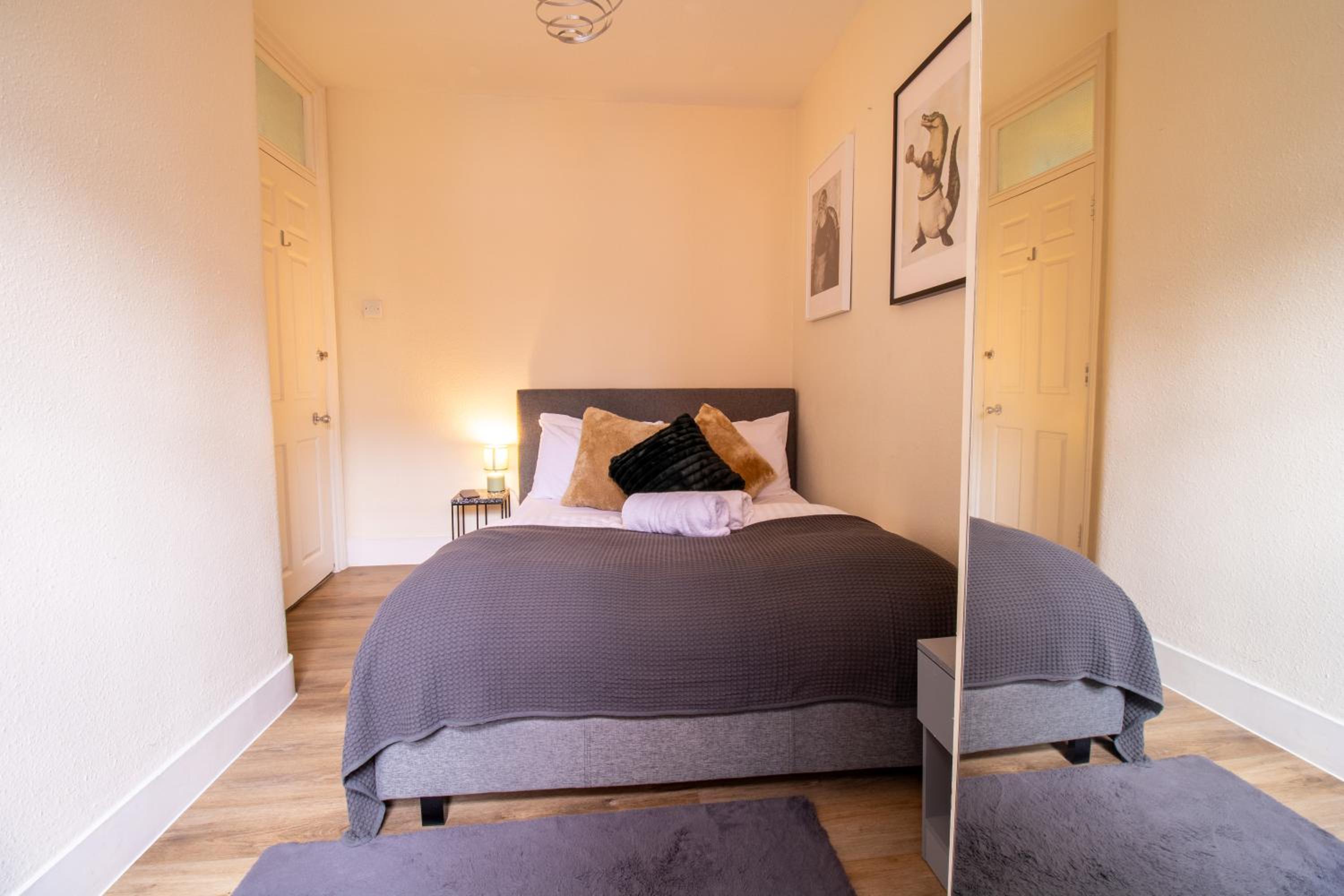 Cosy 2-Bedroom Apartment in Mayfair 8CB - 4th floor no elevator