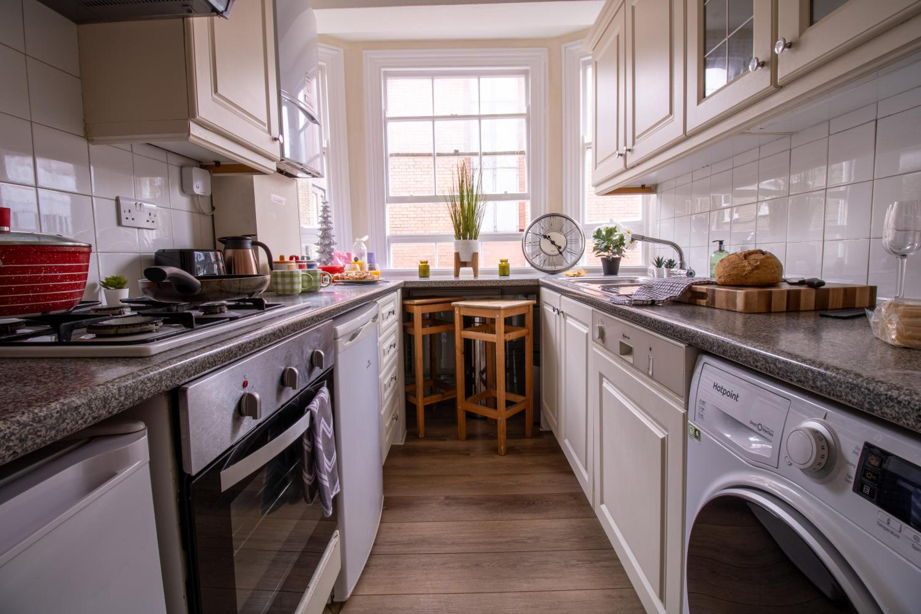 Cosy 2-Bedroom Apartment in Mayfair 8CB - 4th floor no elevator