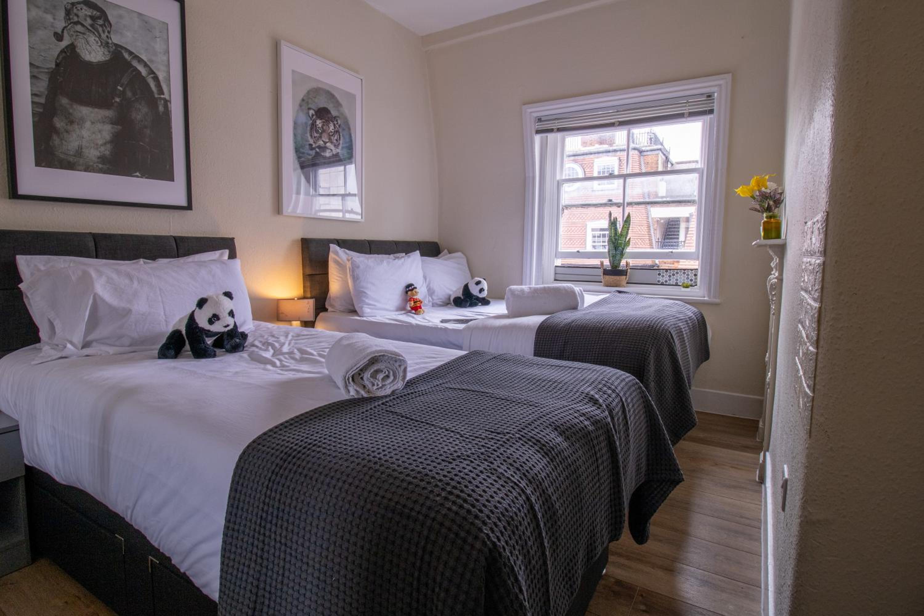 Cosy 2-Bedroom Apartment in Mayfair 8CB - 4th floor no elevator
