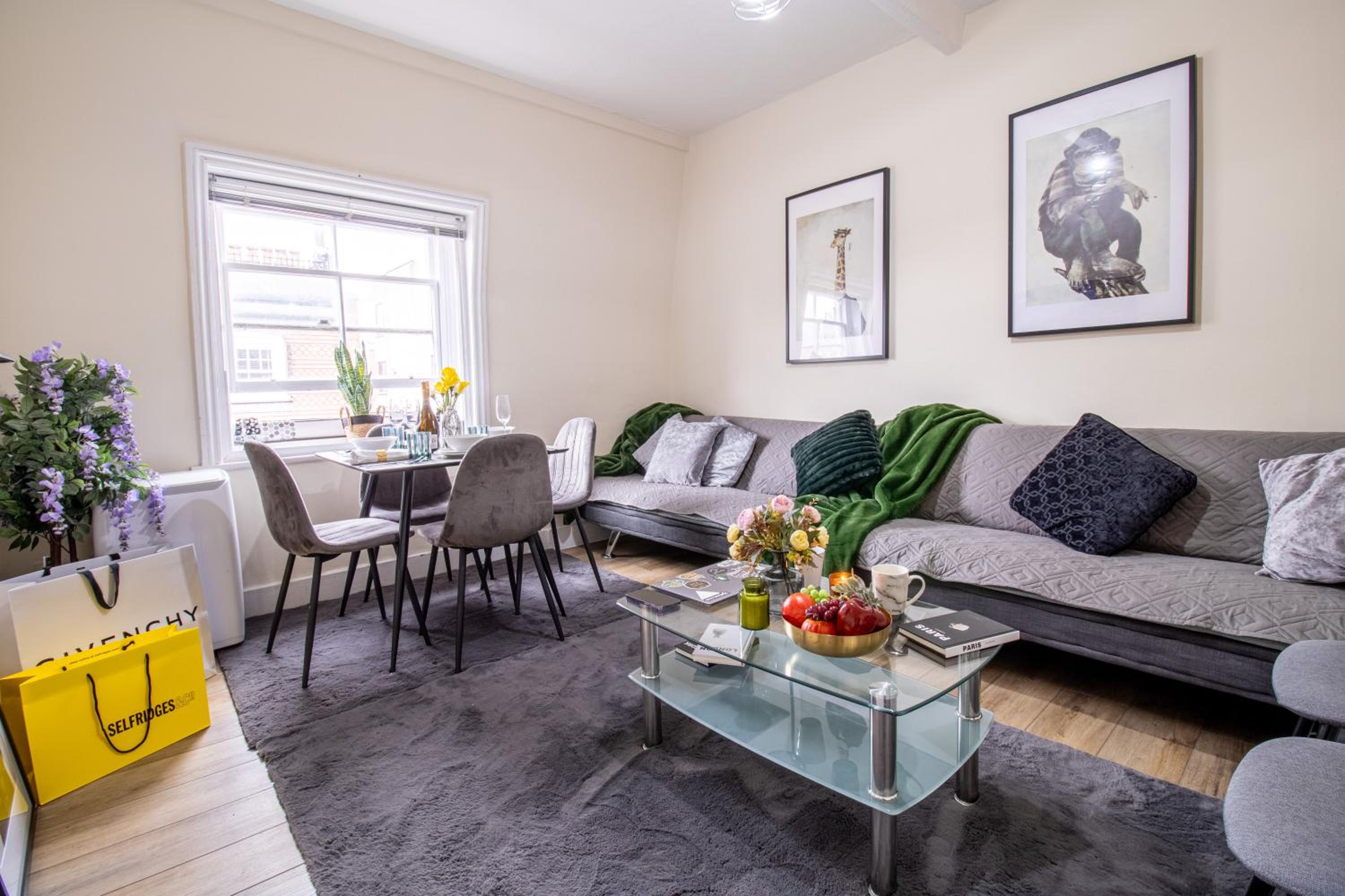Cosy 2-Bedroom Apartment in Mayfair 8CB - 4th floor no elevator