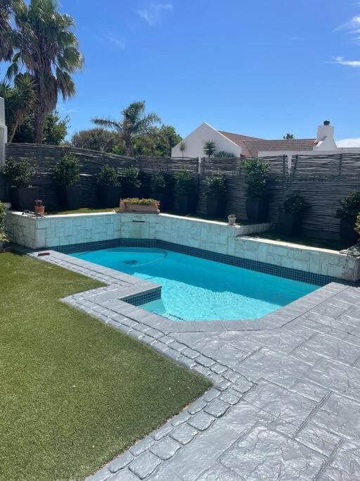 Family Home in West Beach, Blouberg view 2