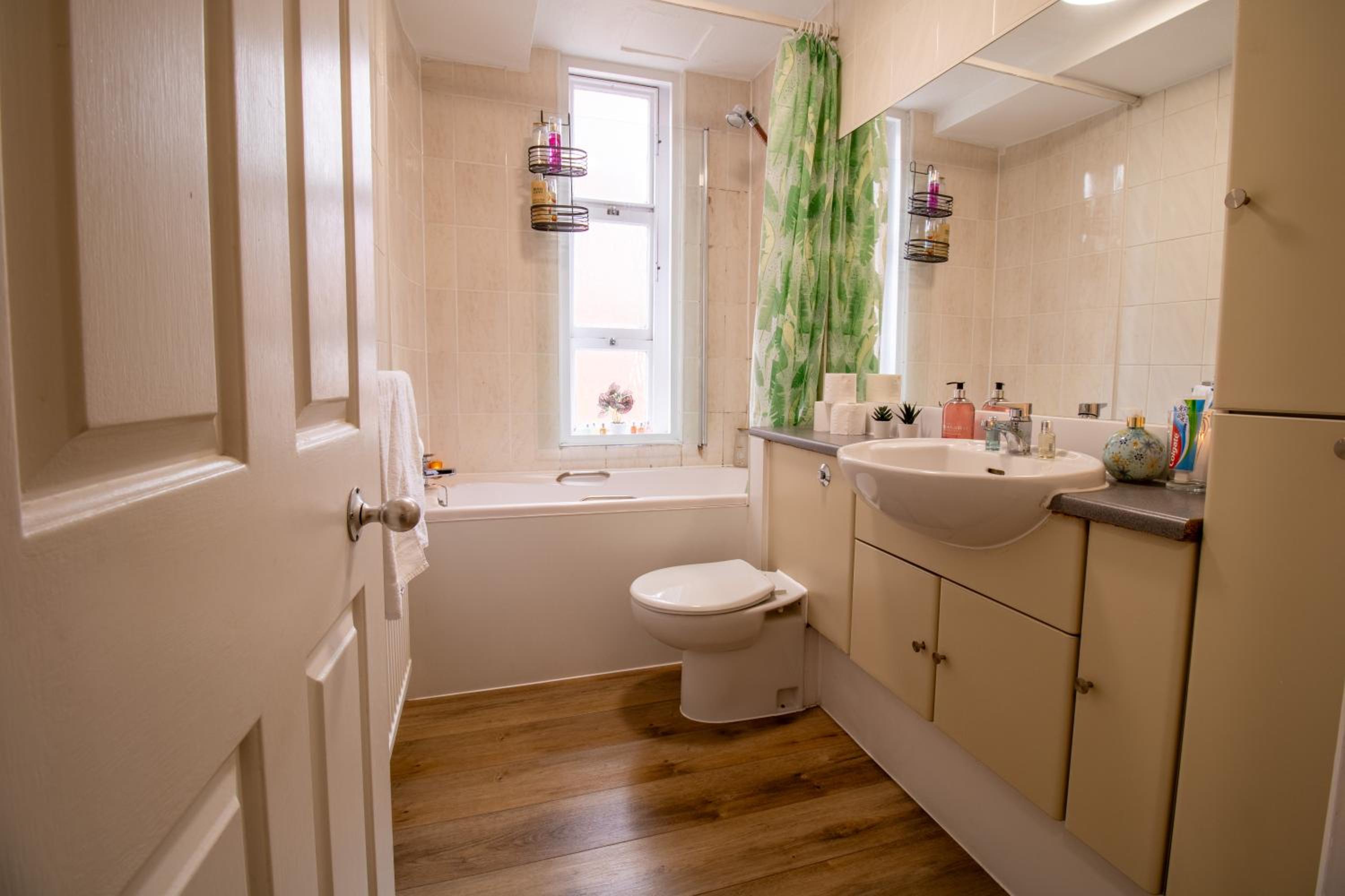 Cosy 2-Bedroom Apartment in Mayfair 8CB - 4th floor no elevator