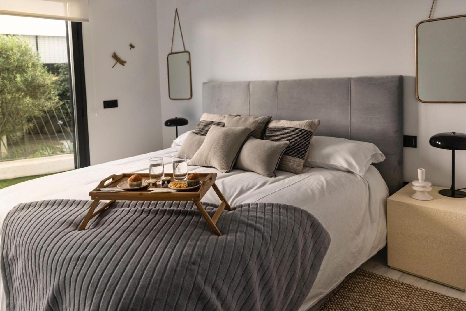 Luxury Sea View Apartment by United Renters