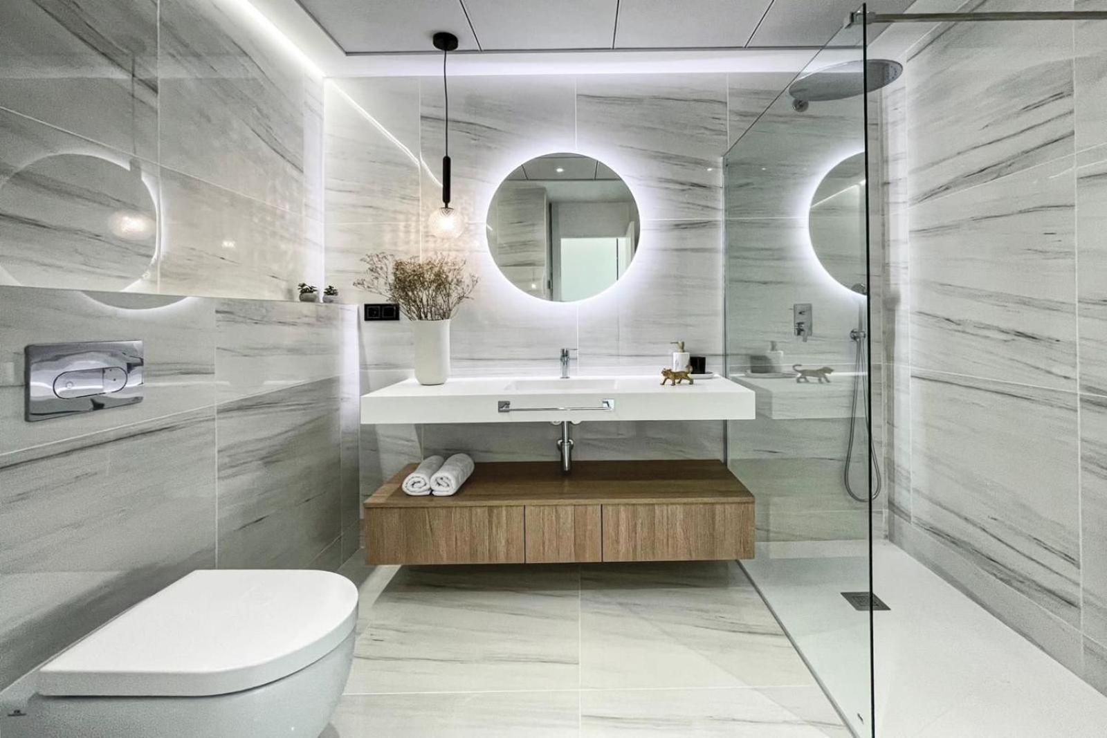 Luxury Sea View Apartment by United Renters