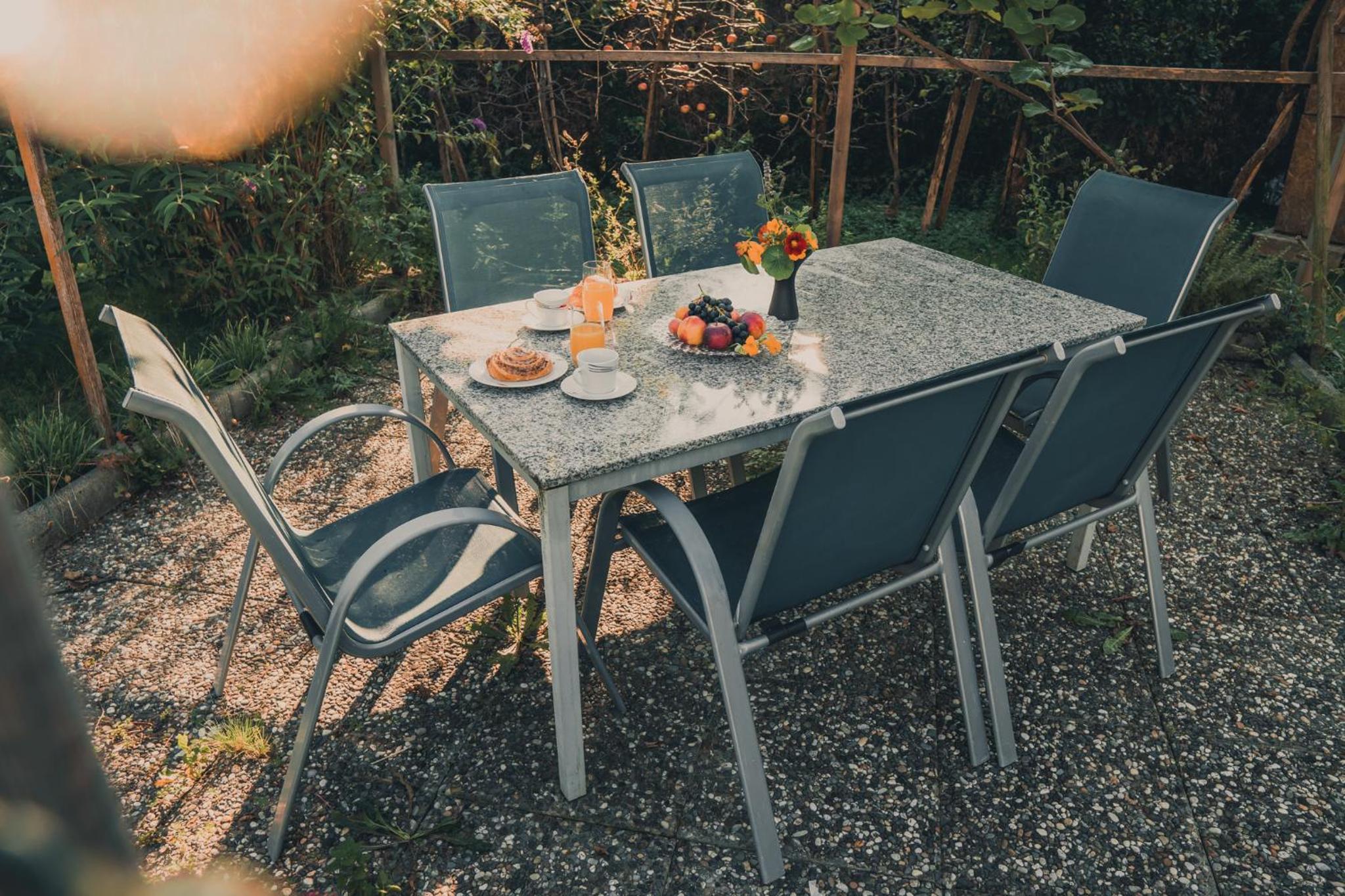 Armonia Altach, 2BR Familienapartment mit großem Balkon und Bergblick