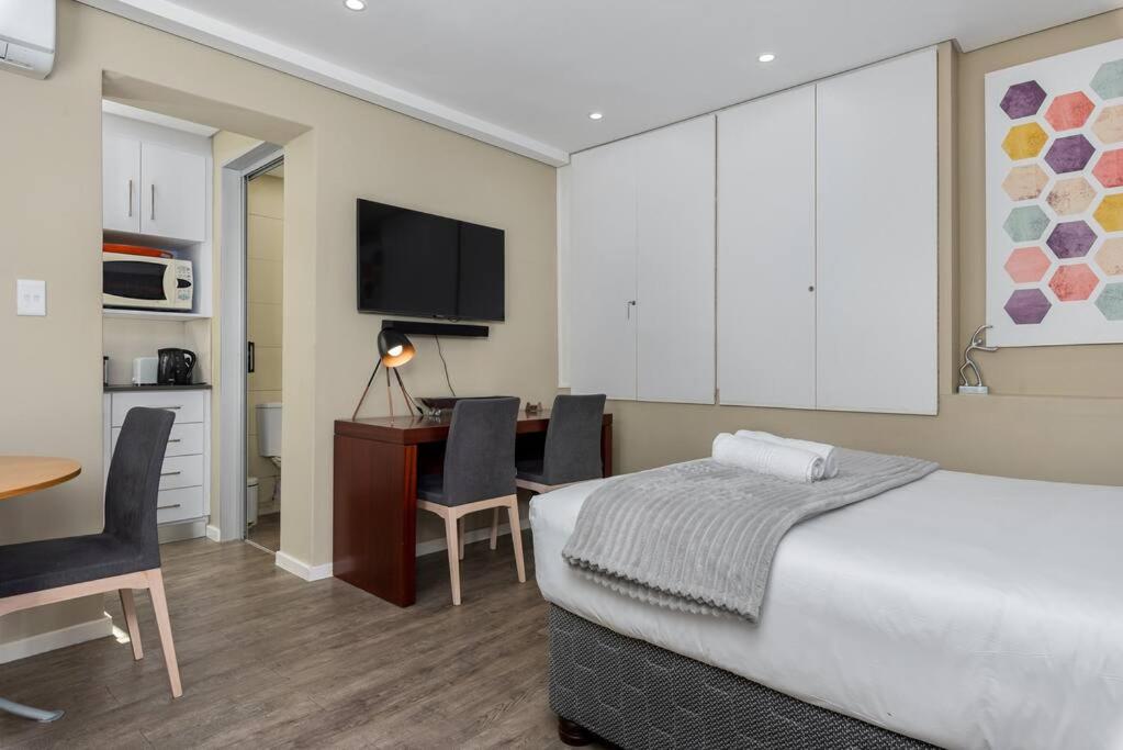 Mount Carmel - secure, cozy and great location view 2