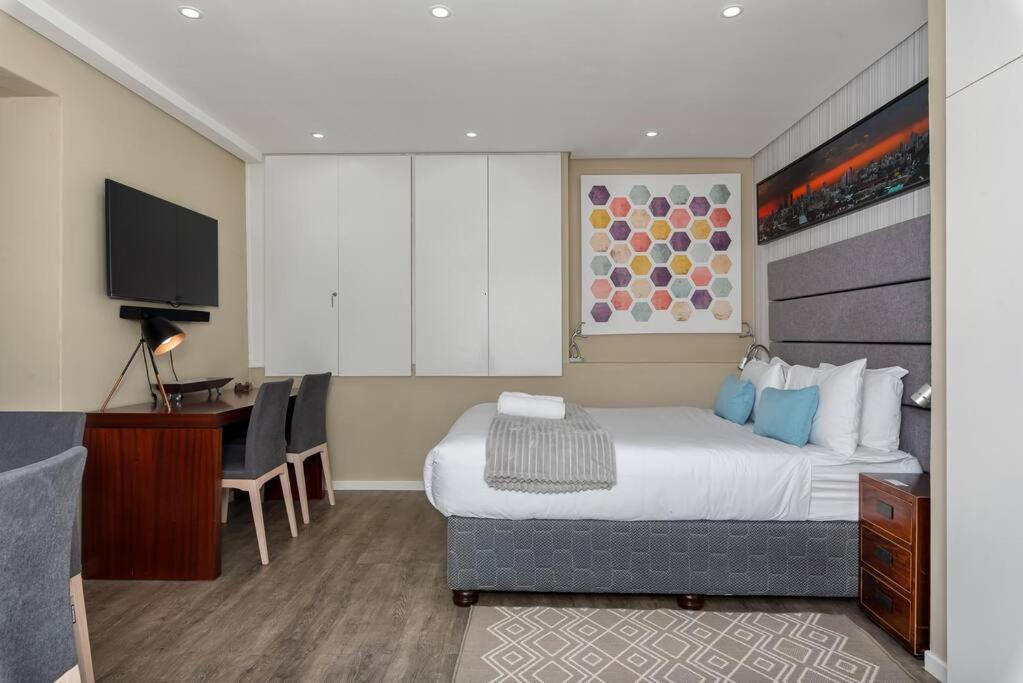 Mount Carmel - secure, cozy and great location view 4