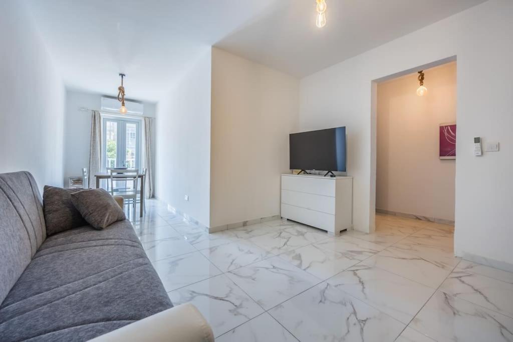 New one bed apartment walking distance to Valletta by SF HOMES view 3