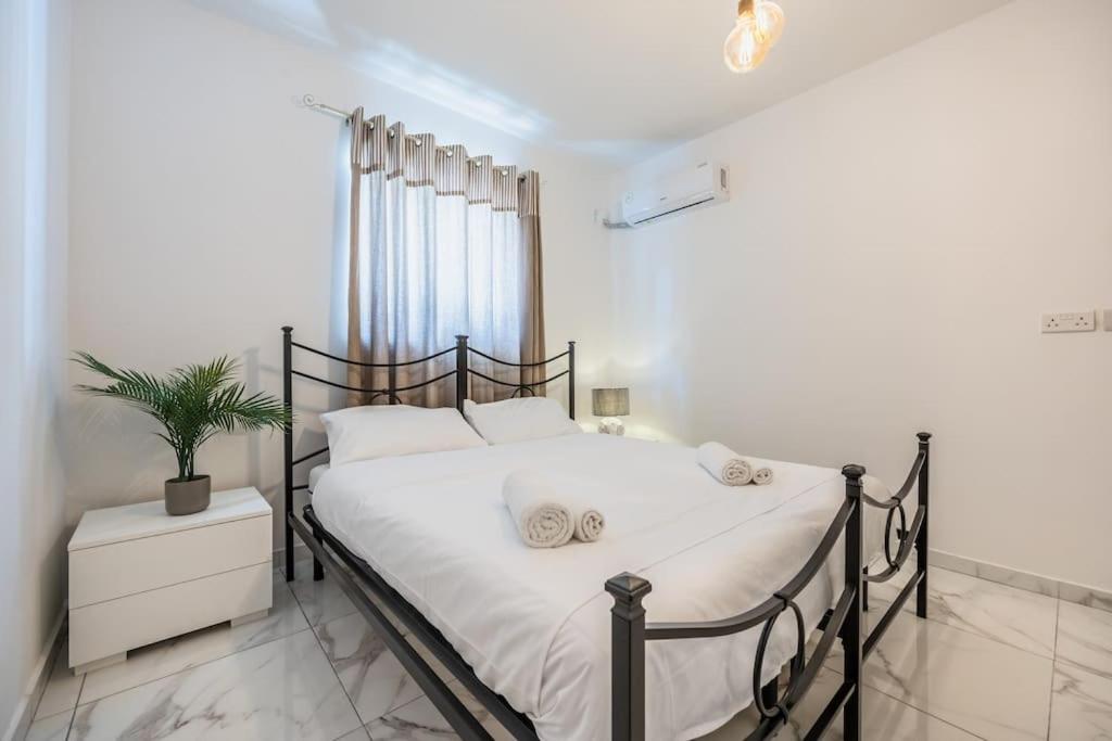 New one bed apartment walking distance to Valletta by SF HOMES view 4