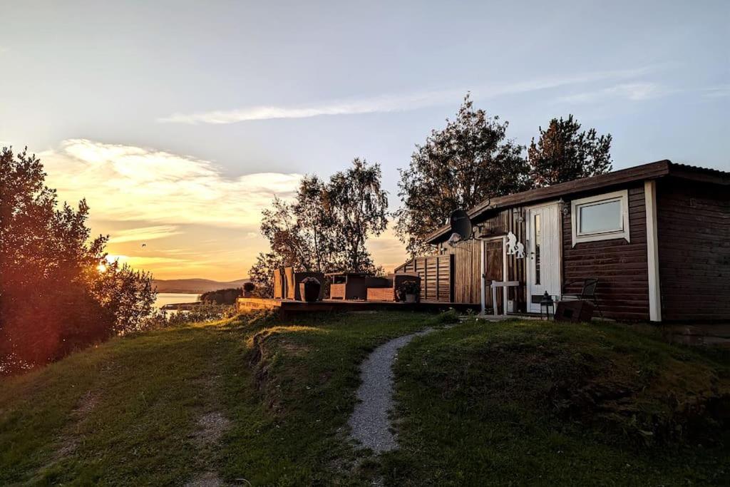 Senja - Charming cottage by the sea with terrace and fantastic view