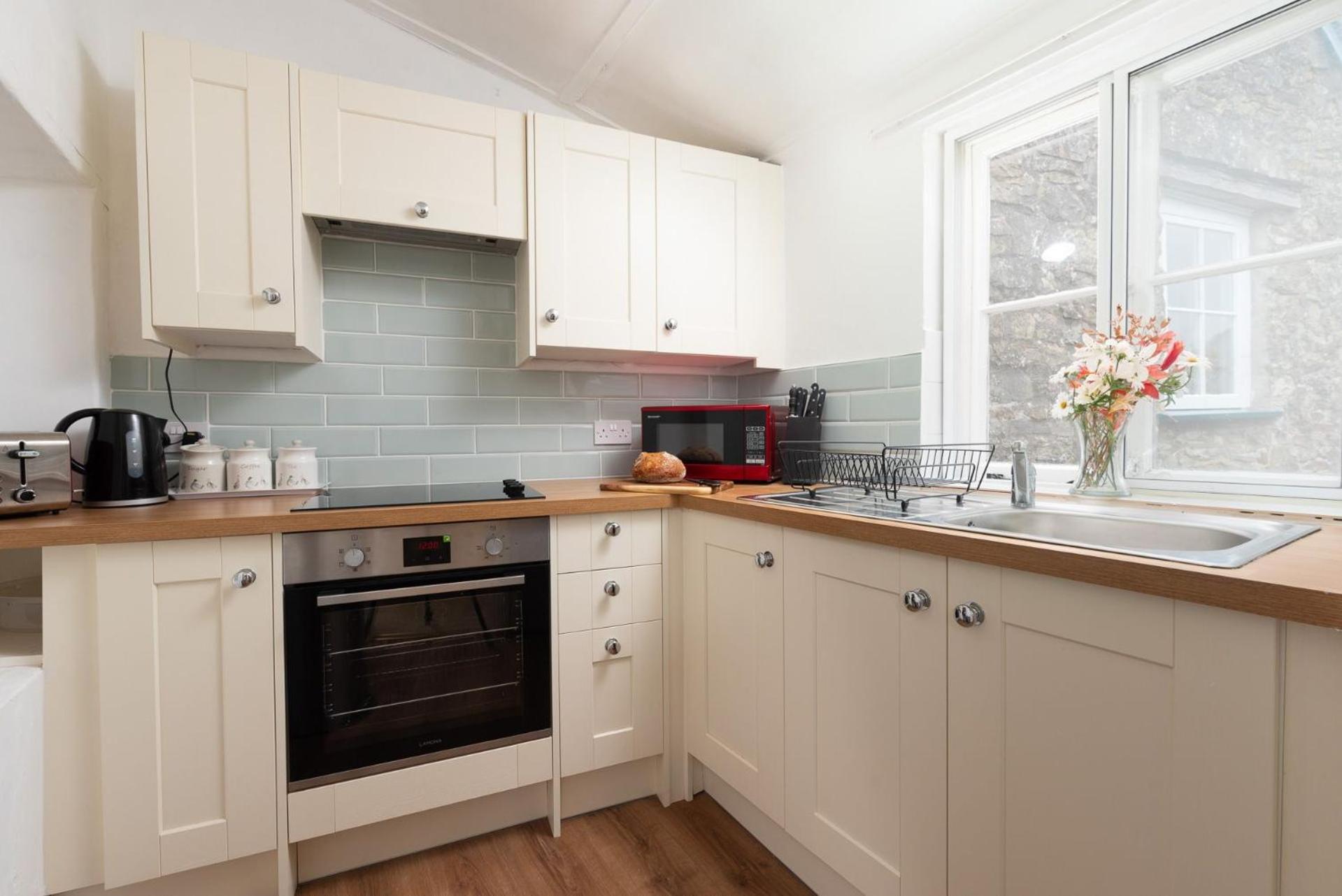 Upper Instow Beach Cottage view 4