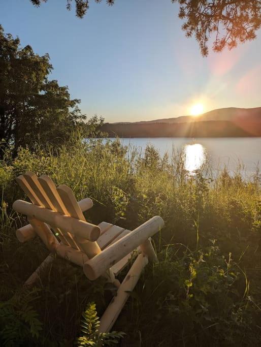 Senja - Charming cottage by the sea with terrace and fantastic view