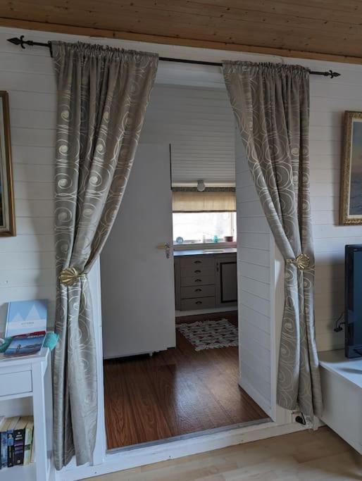 Senja - Charming cottage by the sea with terrace and fantastic view