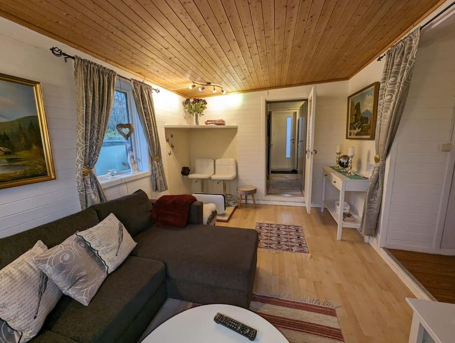 Senja - Charming cottage by the sea with terrace and fantastic view