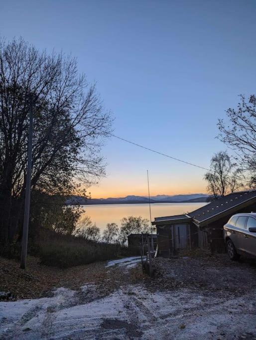 Senja - Charming cottage by the sea with terrace and fantastic view