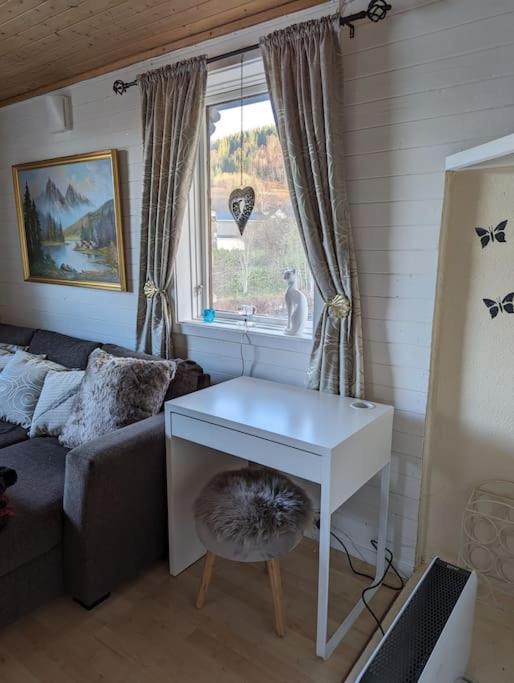 Senja - Charming cottage by the sea with terrace and fantastic view