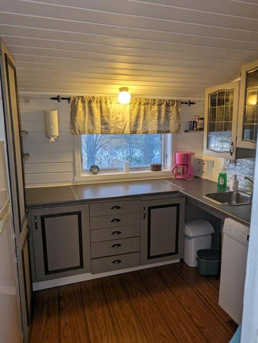 Senja - Charming cottage by the sea with terrace and fantastic view