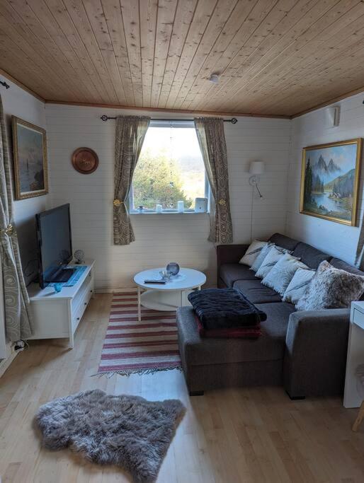 Senja - Charming cottage by the sea with terrace and fantastic view