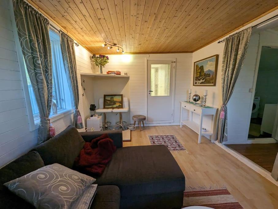 Senja - Charming cottage by the sea with terrace and fantastic view