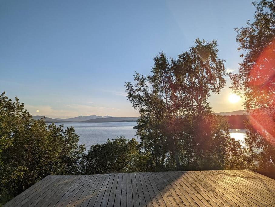 Senja - Charming cottage by the sea with terrace and fantastic view