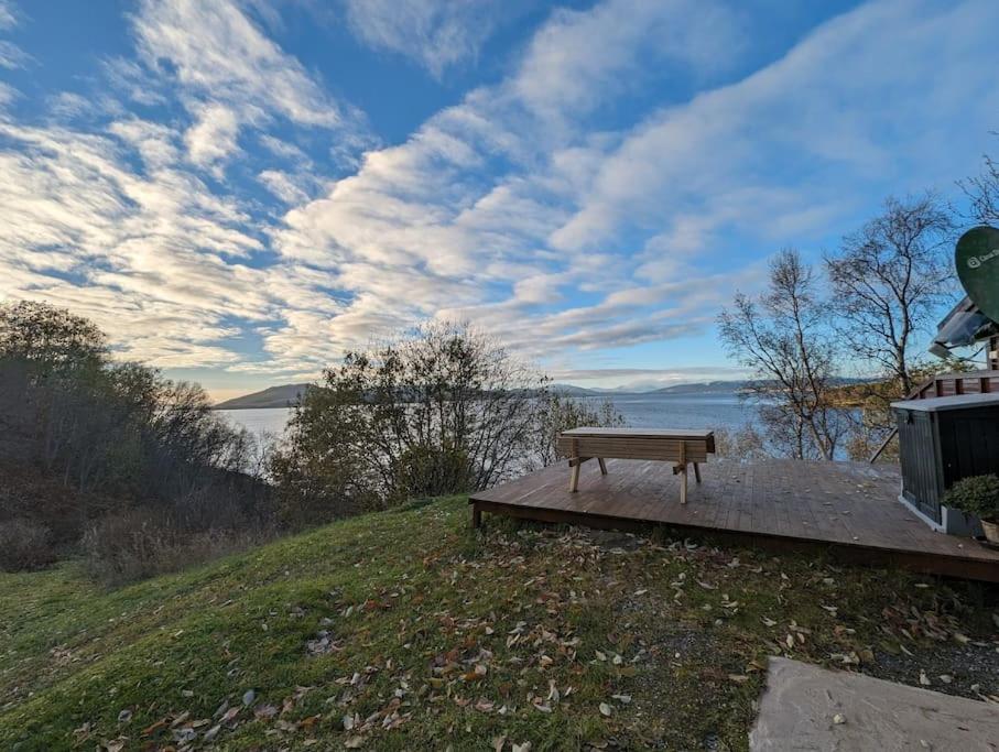 Senja - Charming cottage by the sea with terrace and fantastic view