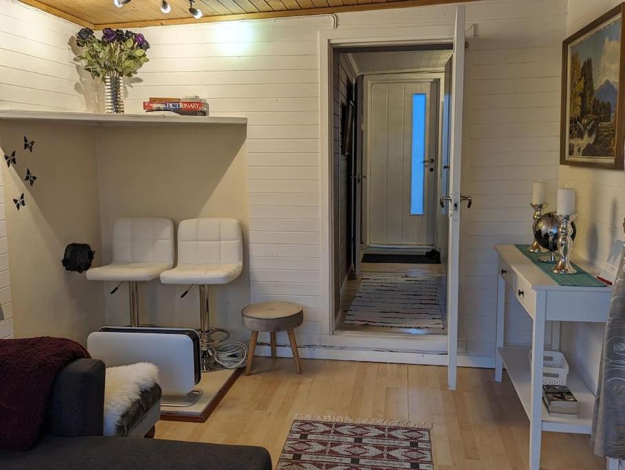 Senja - Charming cottage by the sea with terrace and fantastic view