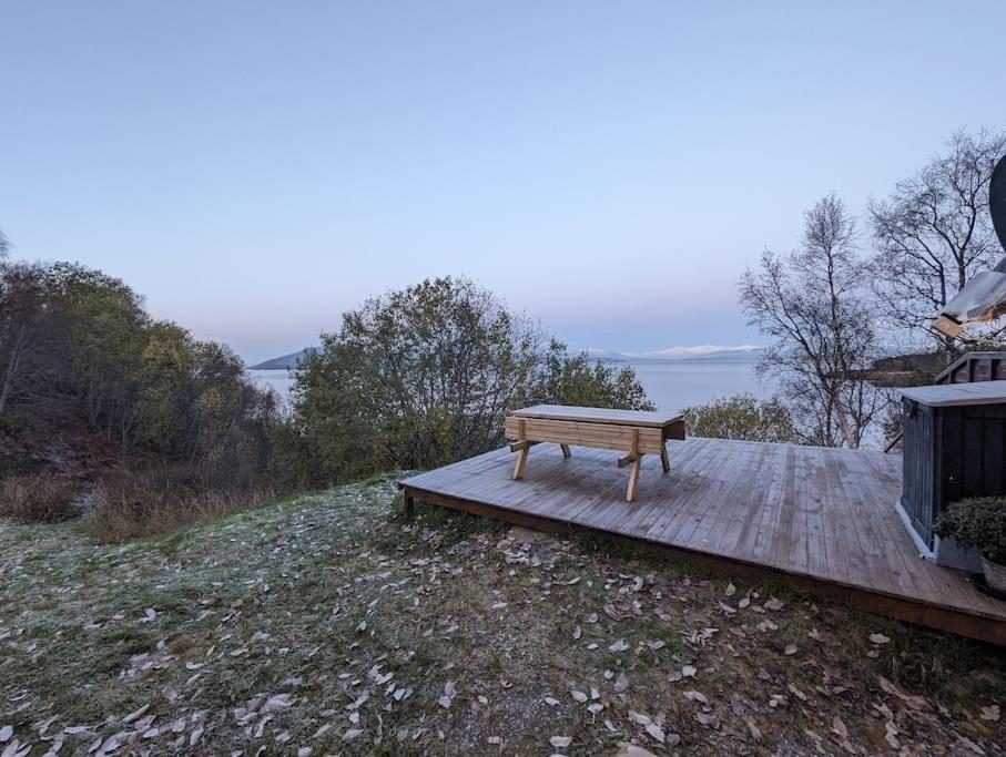 Senja - Charming cottage by the sea with terrace and fantastic view