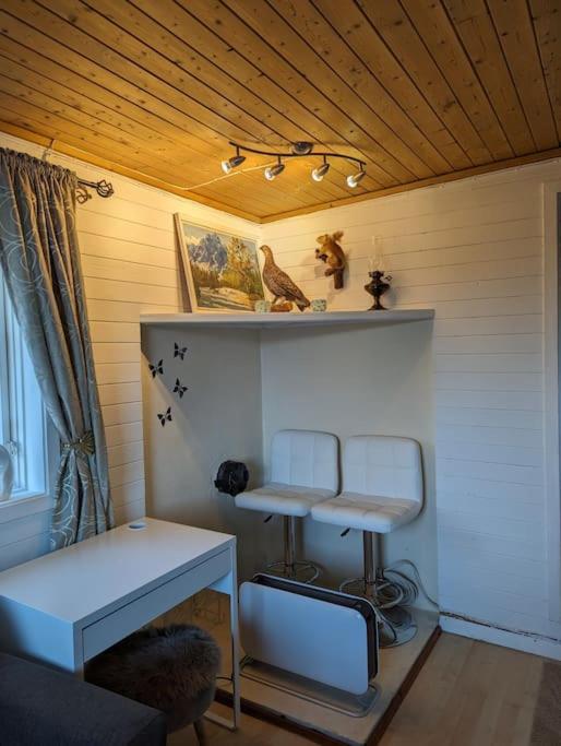 Senja - Charming cottage by the sea with terrace and fantastic view