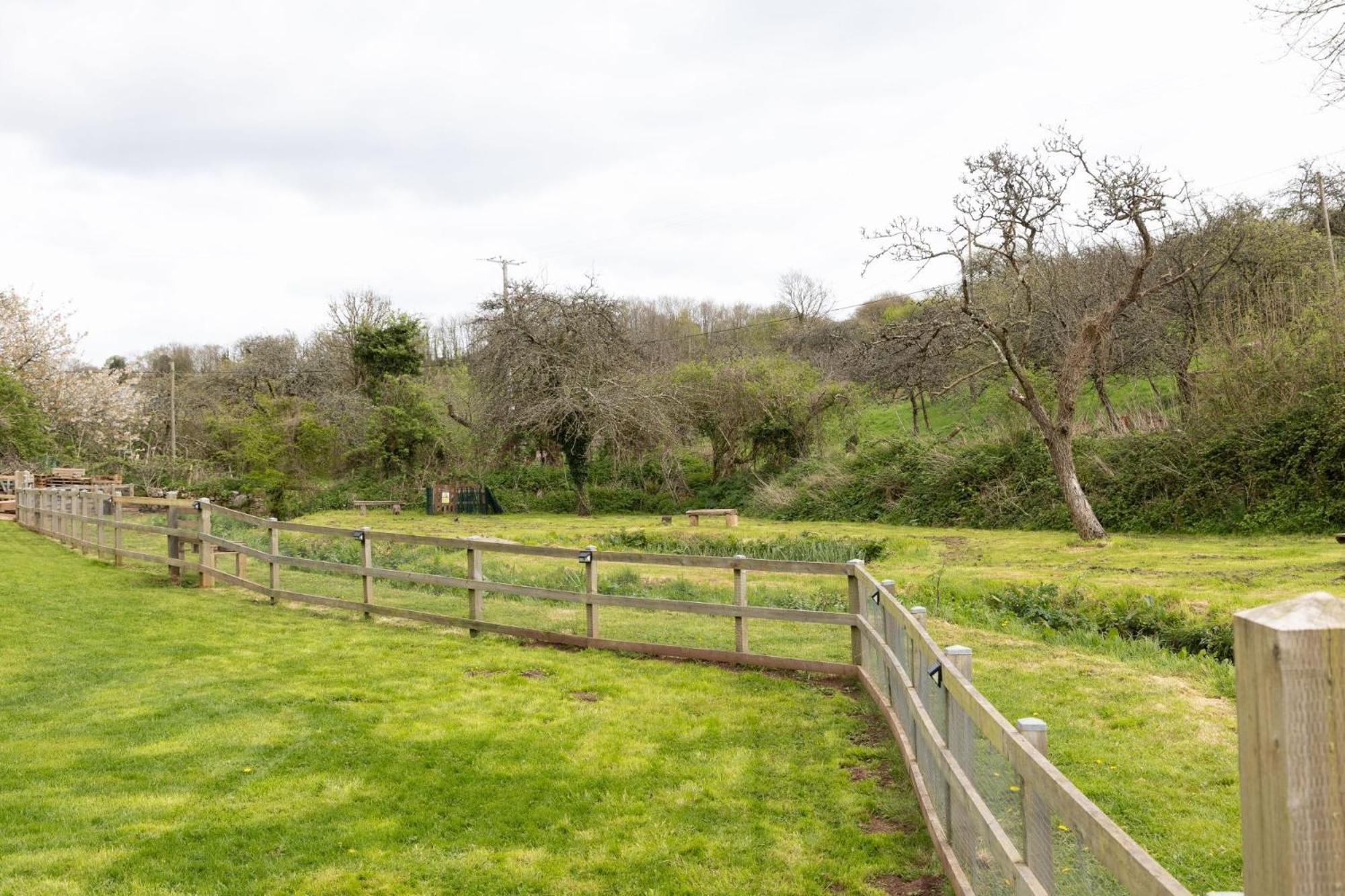 The Dairy, Higher Yalberton Farm - Free parking, Countryside view, Hot tub