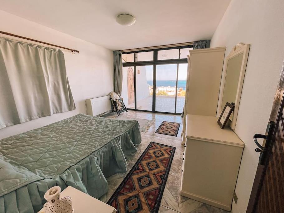 Seaview & Pool 3-Bedroom for Families & Groups view 5