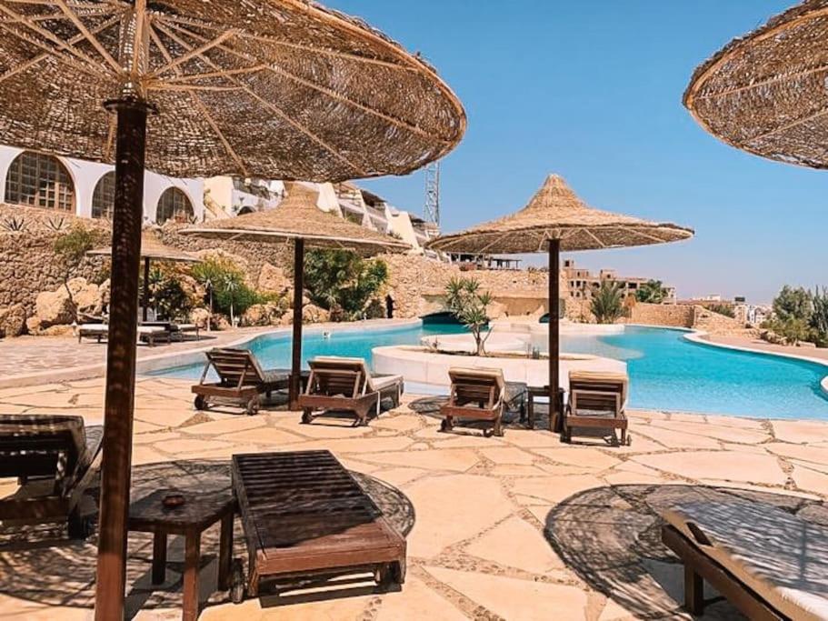 Seaview & Pool 3-Bedroom for Families & Groups view 3