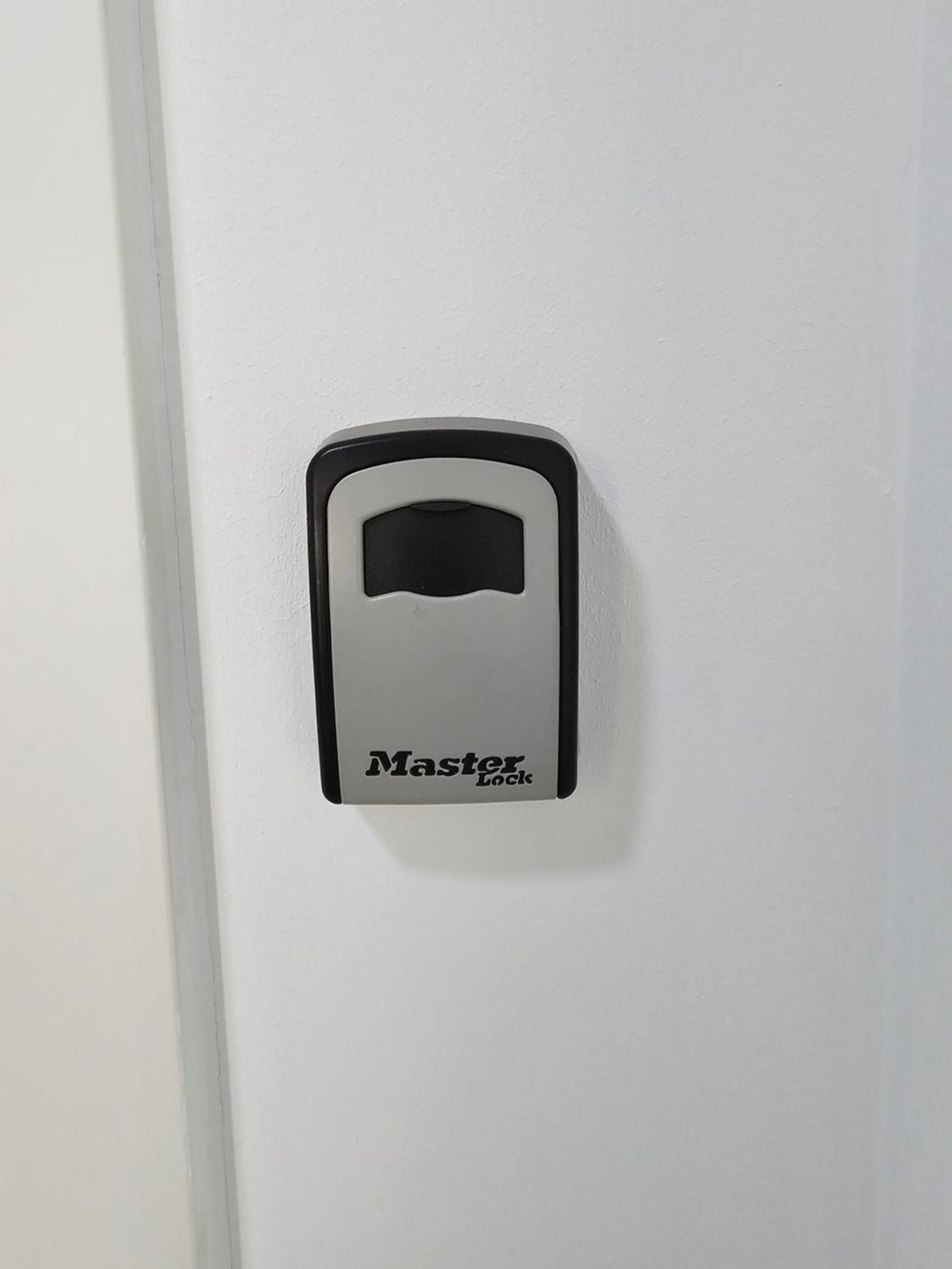 Magnet Residence Condo 2 self check in