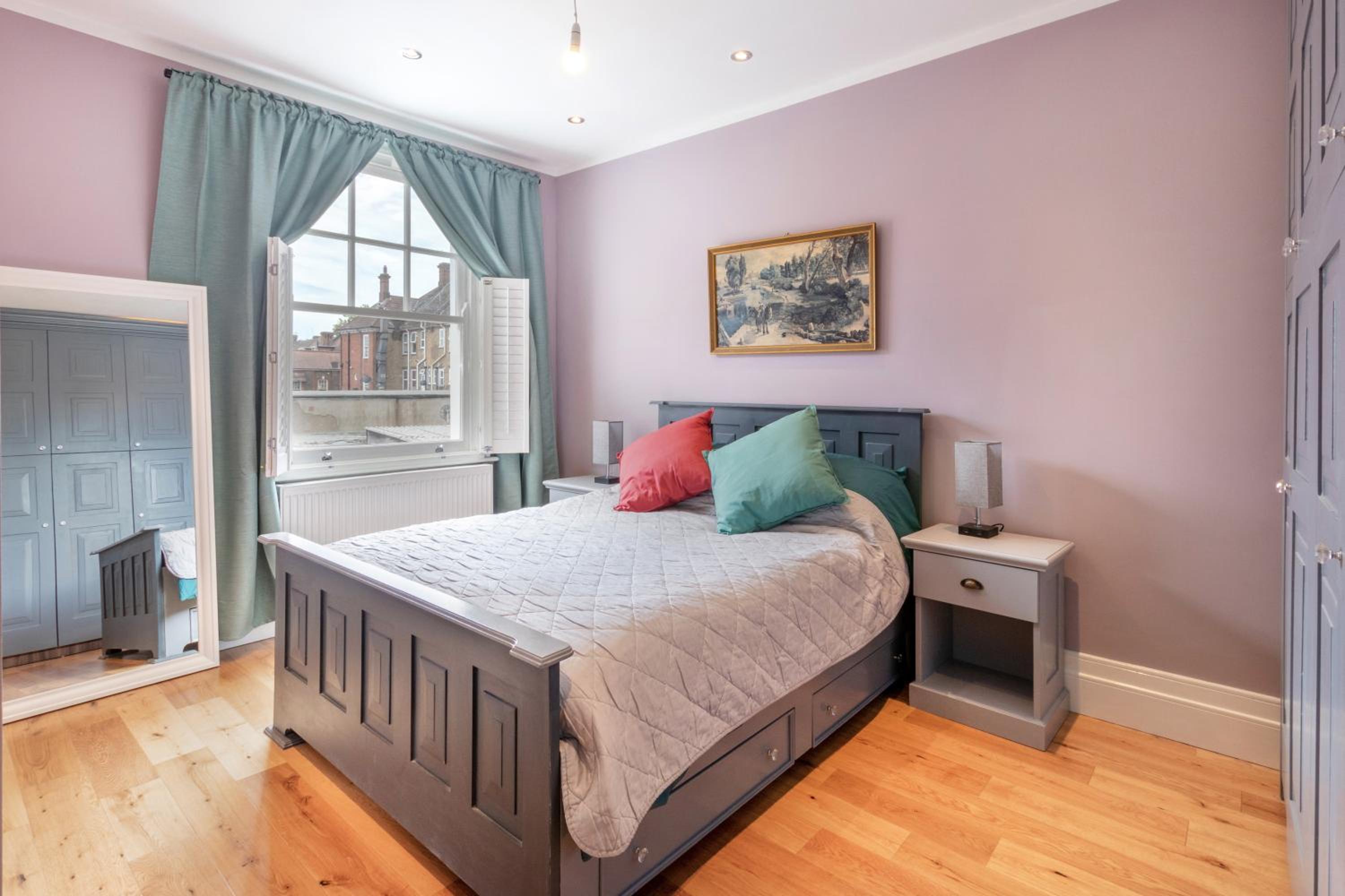 4 bed 3 bath refurbished Norbury Apt view 2