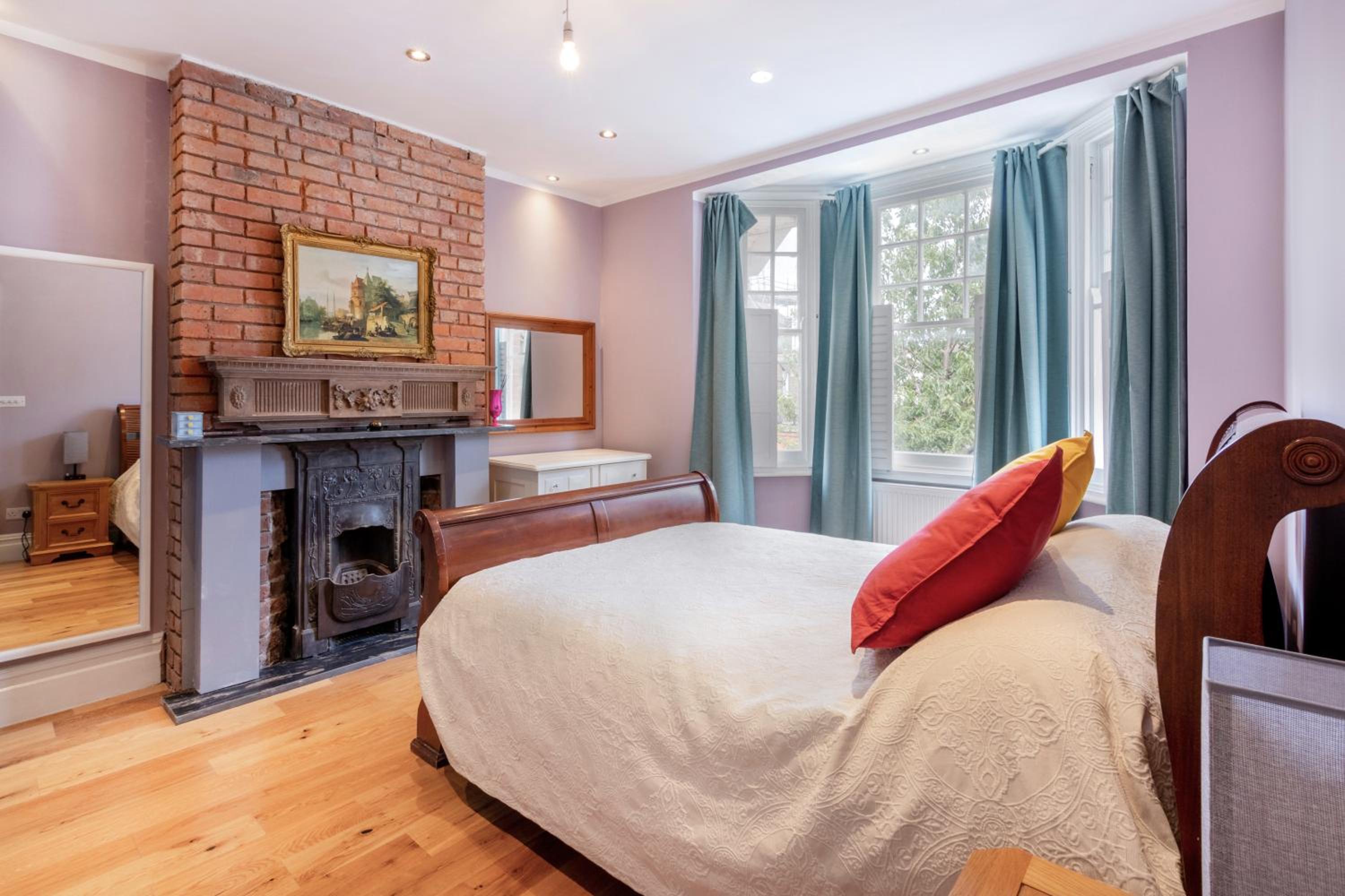 4 bed 3 bath refurbished Norbury Apt view 4