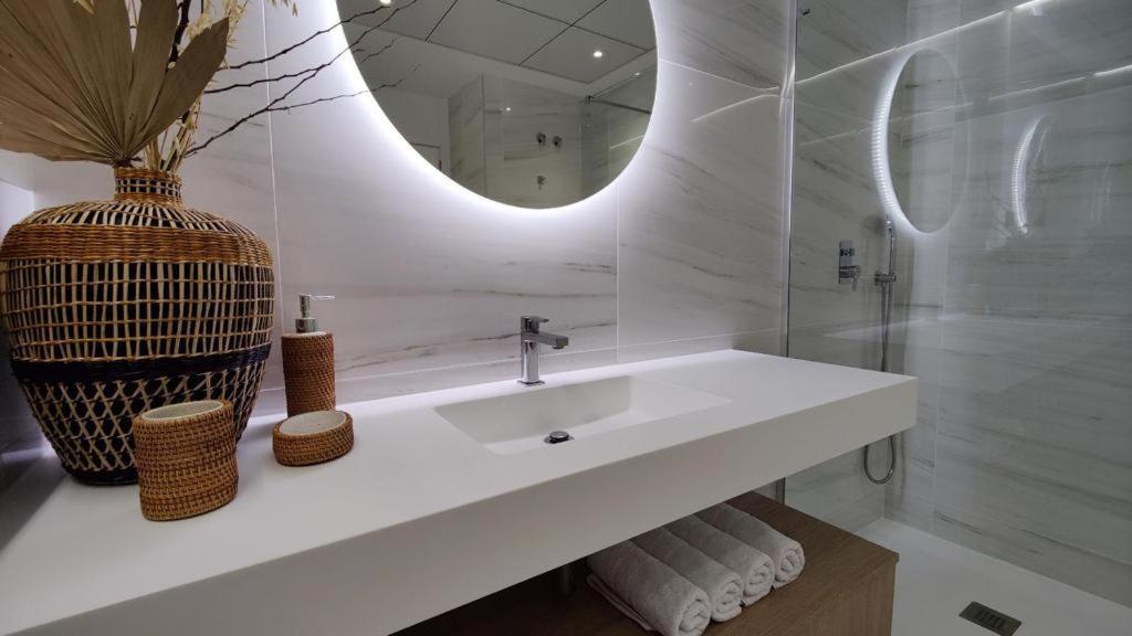 Luxury Sea View Penthouse by United Renters