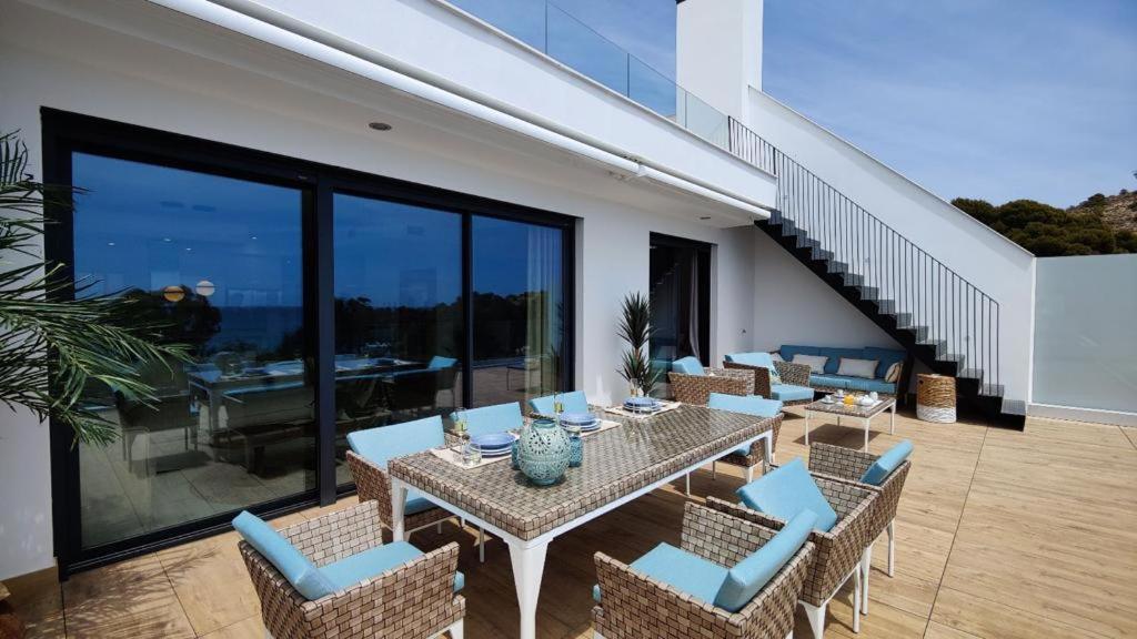 Luxury Sea View Penthouse by United Renters
