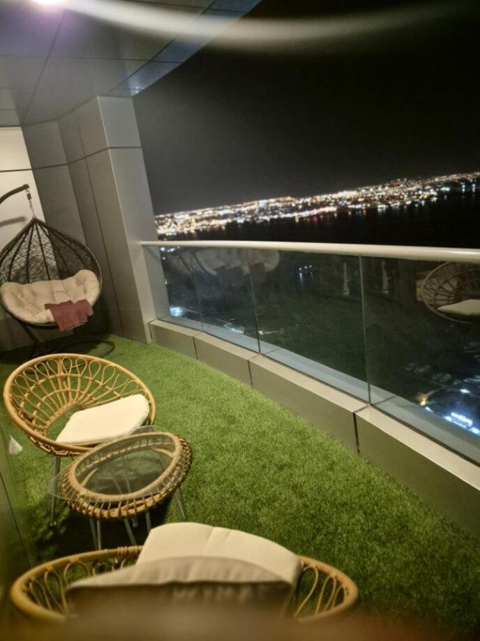 Luxury Romantic Sea View Apartment-ERAإقامة هادئة إطلالة بحرية موقع استثنائي- Manama