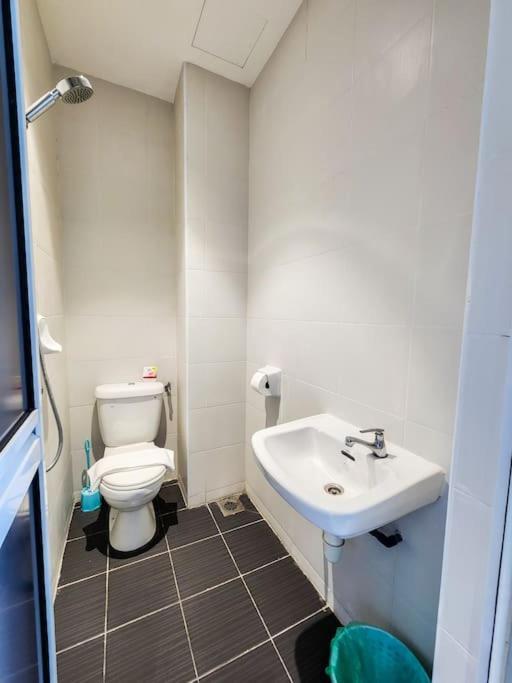 Railway Stylish Homestay (3BR3B) 6pax by Cowidea