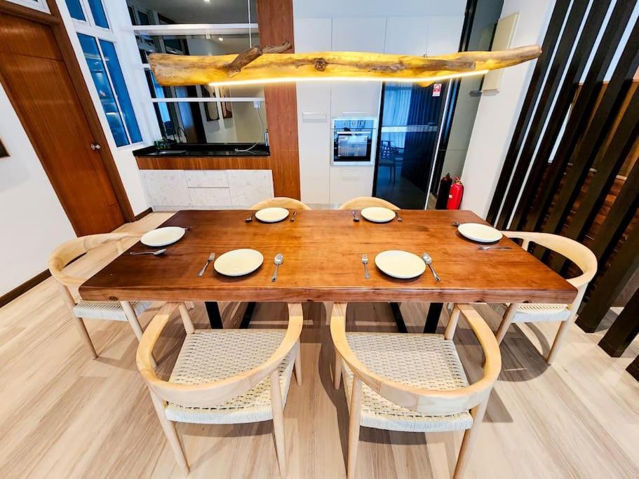 Railway Stylish Homestay (3BR3B) 6pax by Cowidea
