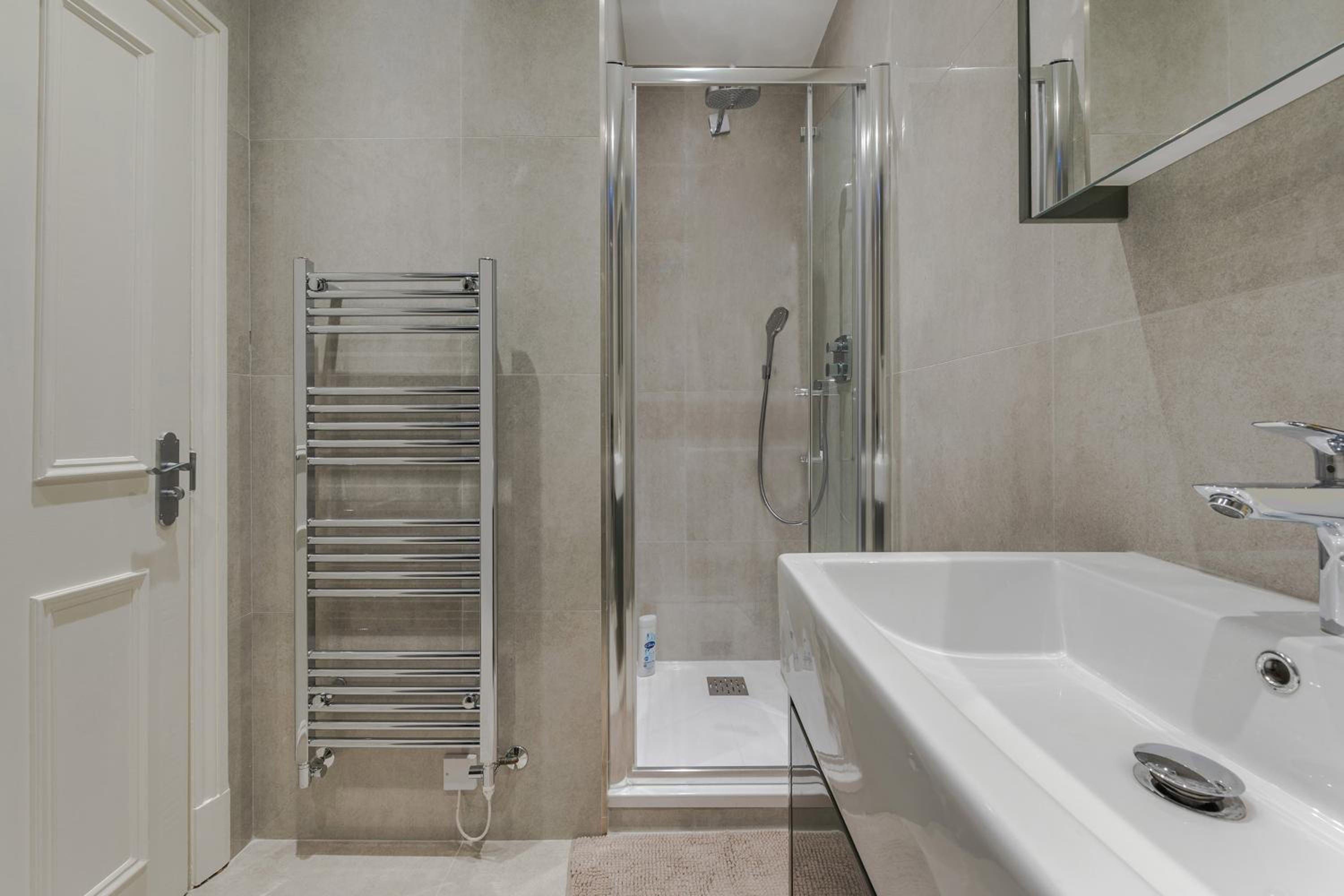 Modern London Luxury 3Bed 3Bathroom Retreat 6HS