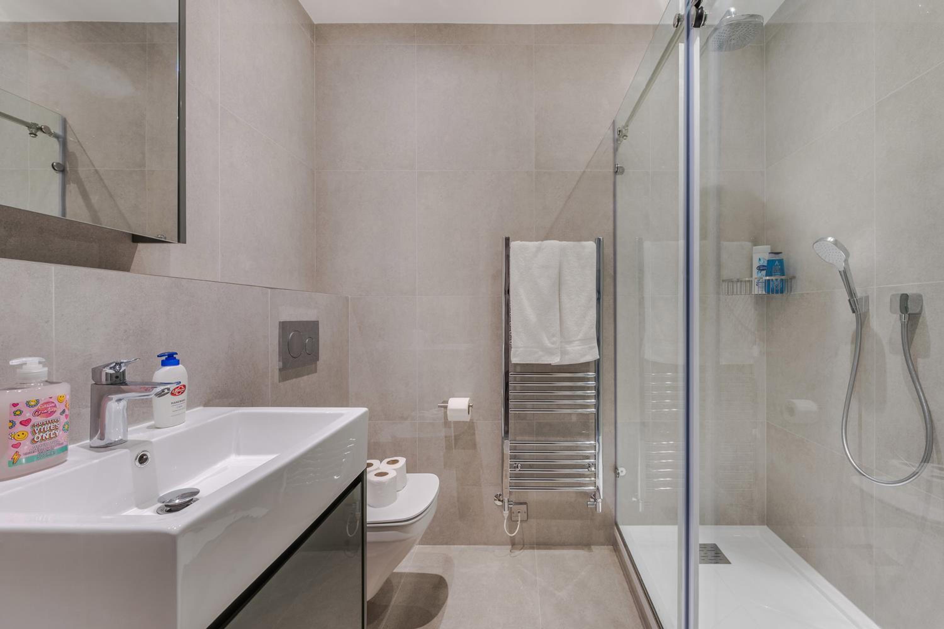 Modern London Luxury 3Bed 3Bathroom Retreat 6HS